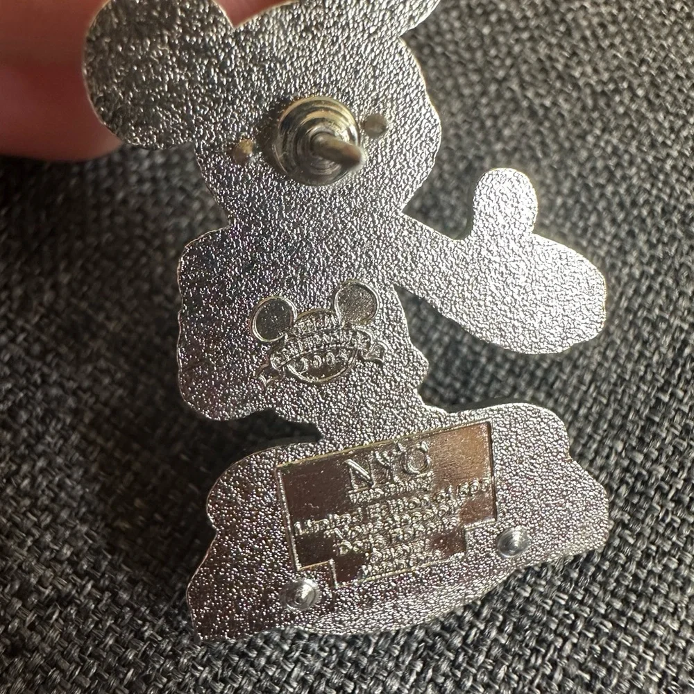 Disney Celebrate Mickey Pin Doris Roberts "Mousetaccioli" - Picture 4 of 4